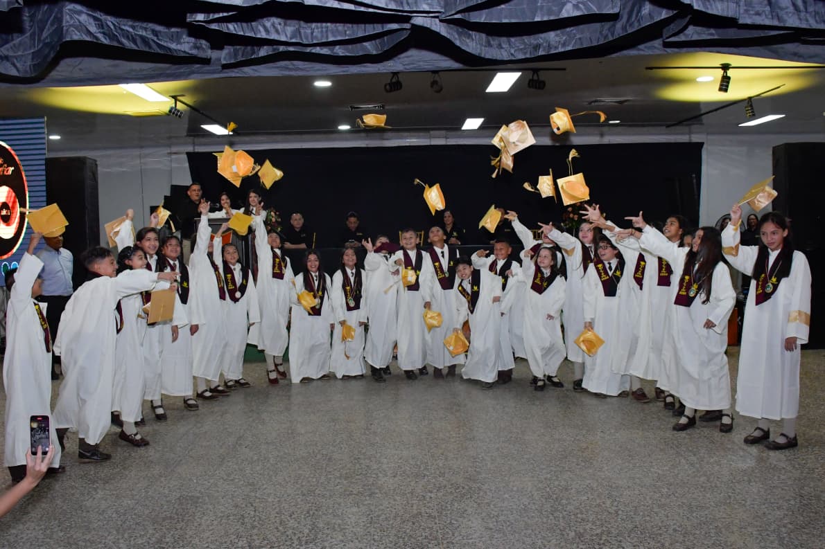 En el Colegio Comfiar estamos de grados y de sueños cumplidos.